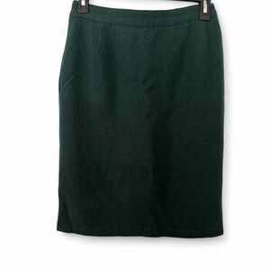 Elegant Green Wool Skirt